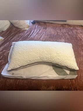 Sleep Number comfortfit king size Pillow 
King size pillow, 16x32 OEKO-TEX